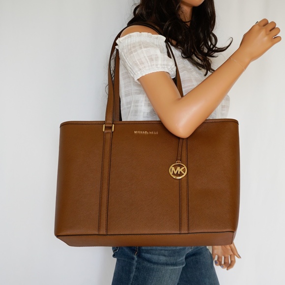 MICHAEL KORS SADY LG MULTIFUNCTION TOTE LUGGAGE - Picture 1 of 8